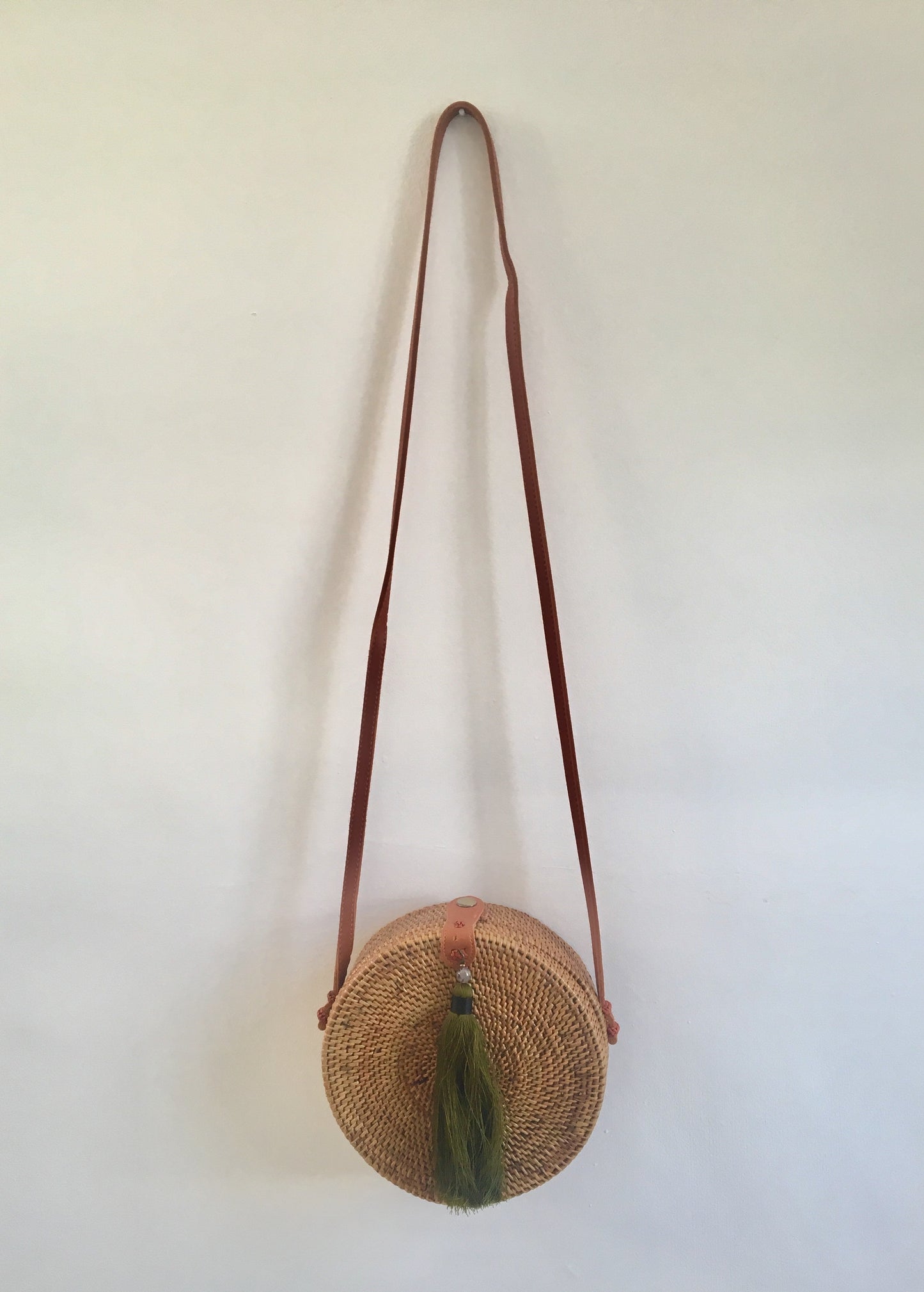 CROSS BODY RATTAN TASSEL BAG NATURE SAFARI