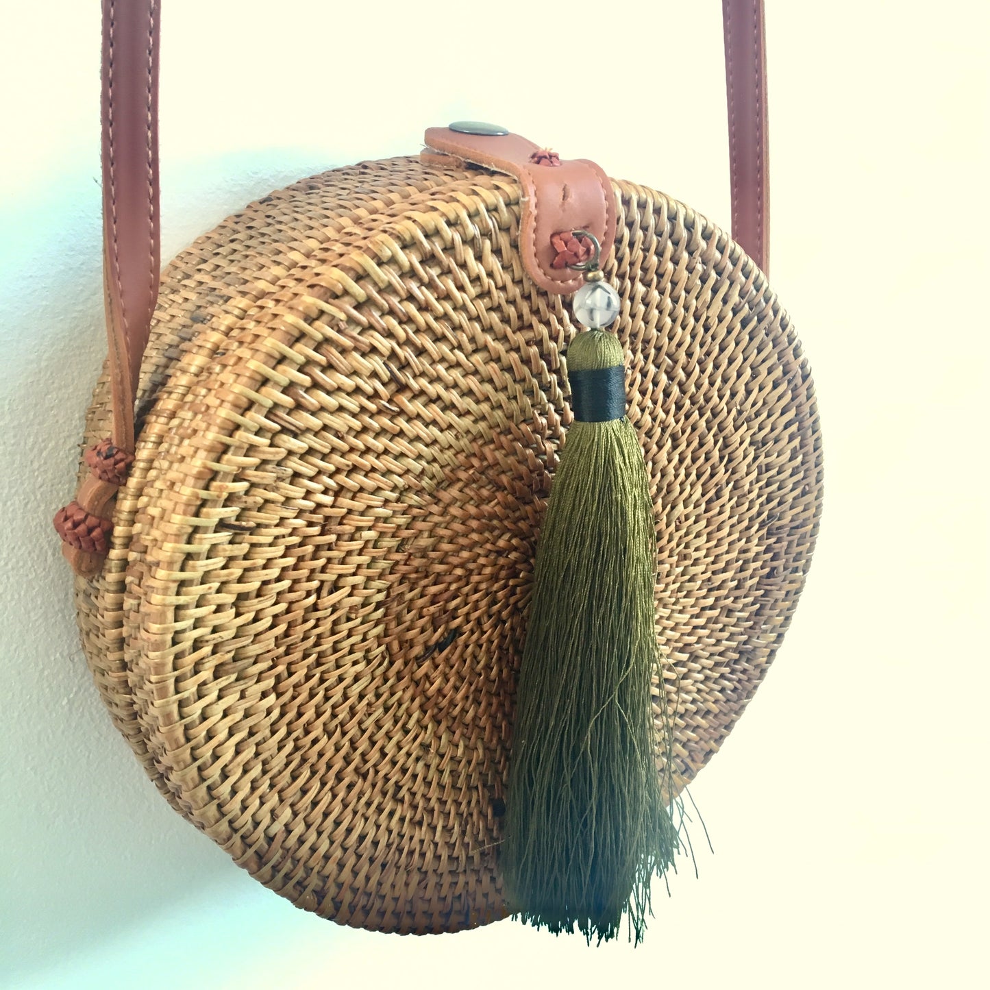 CROSS BODY RATTAN TASSEL BAG NATURE SAFARI