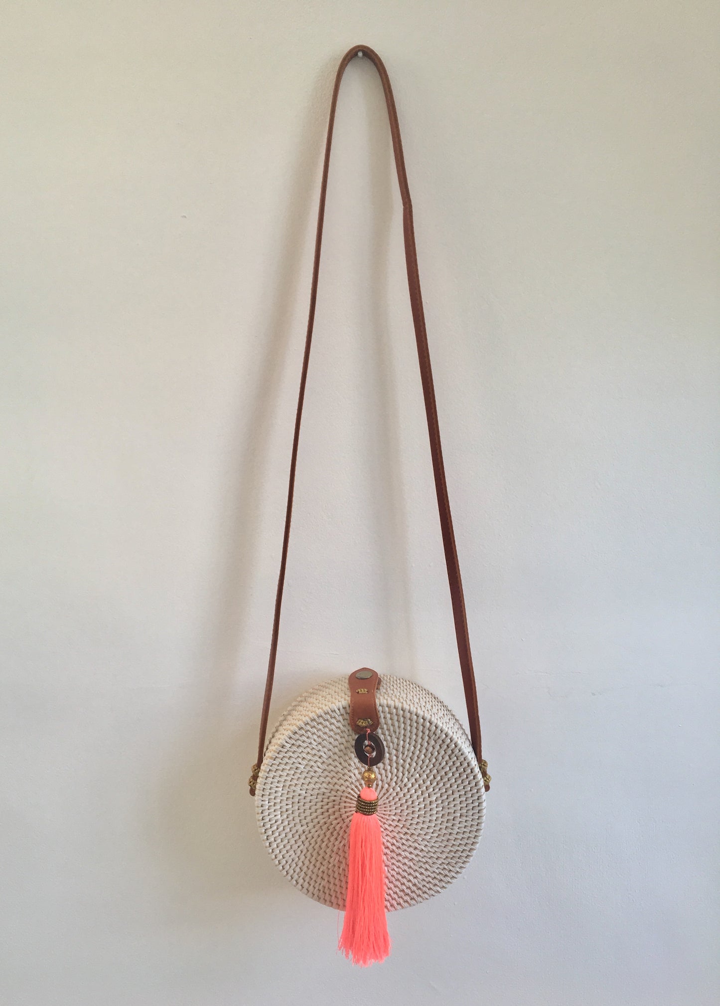 CROSS BODY RATTAN TASSEL BAG CORAL ISLAND