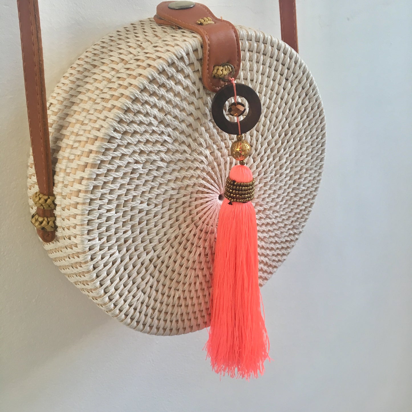 CROSS BODY RATTAN TASSEL BAG CORAL ISLAND