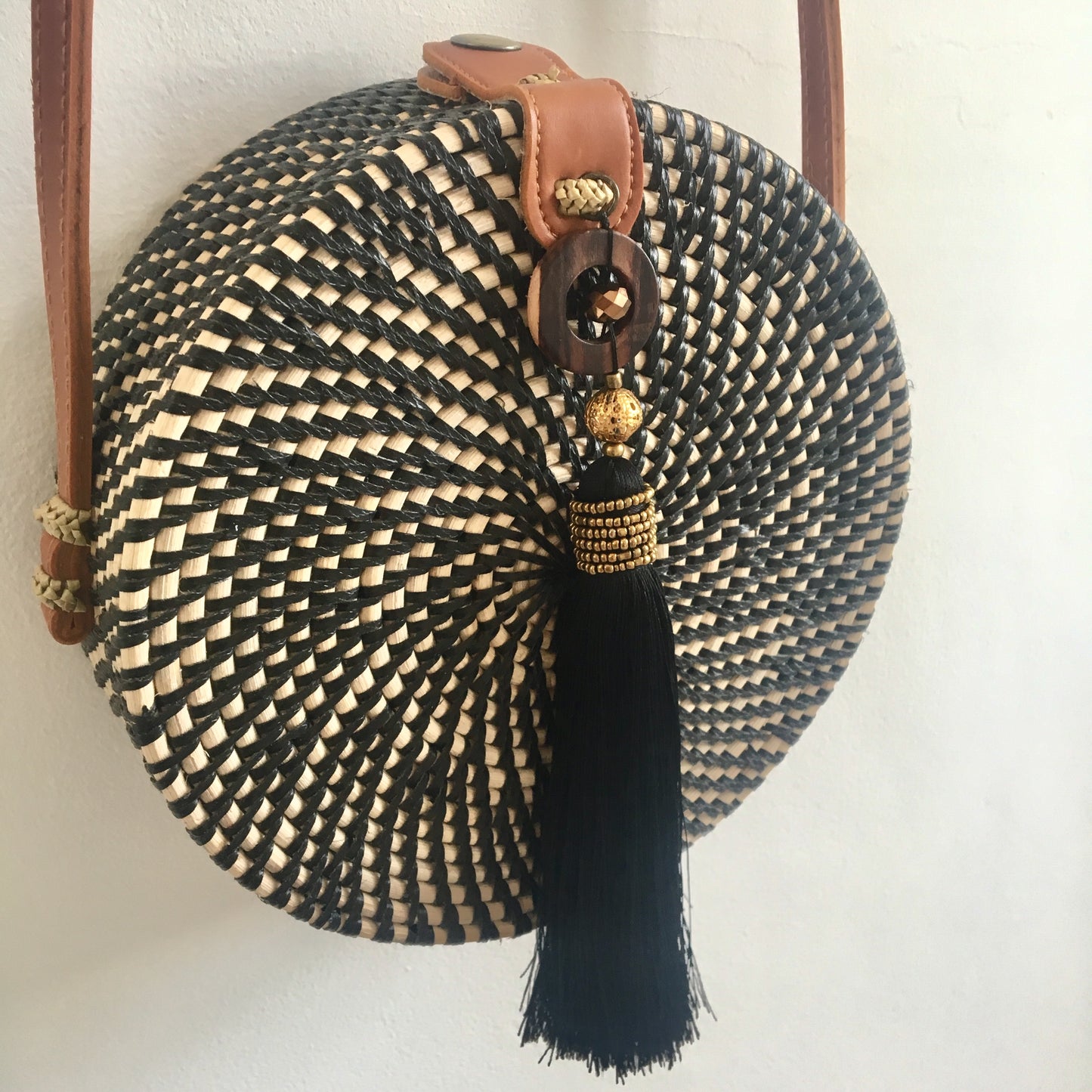 CROSS BODY RATTAN TASSEL BAG BLACK