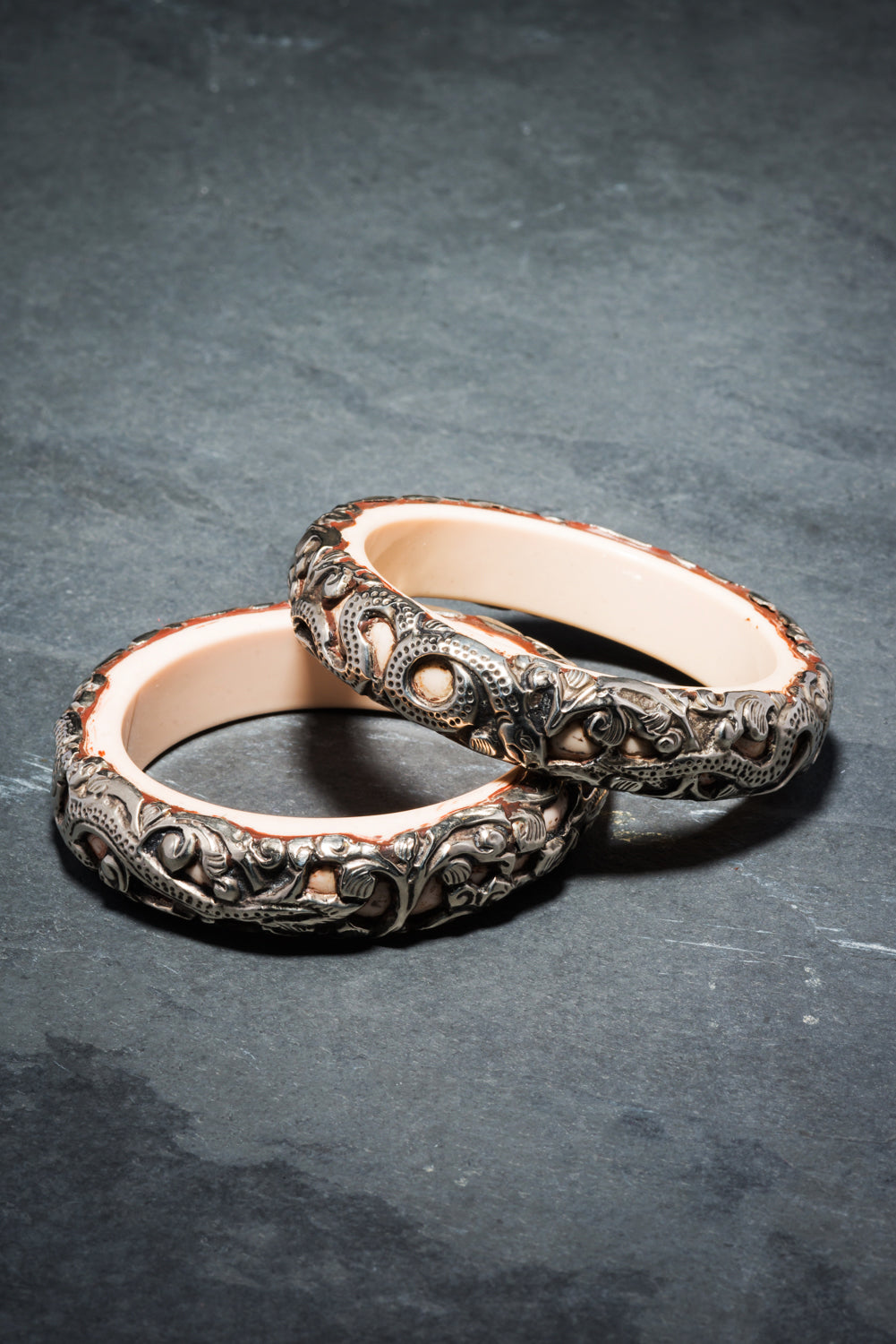 BERBER SILVER RESIN BANGLE MEDIUM