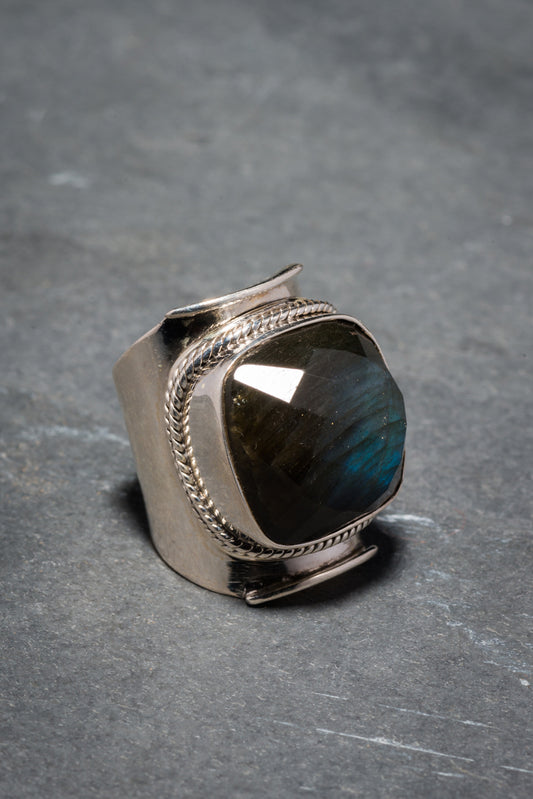 OCEAN LABRADORITE RING FACETED