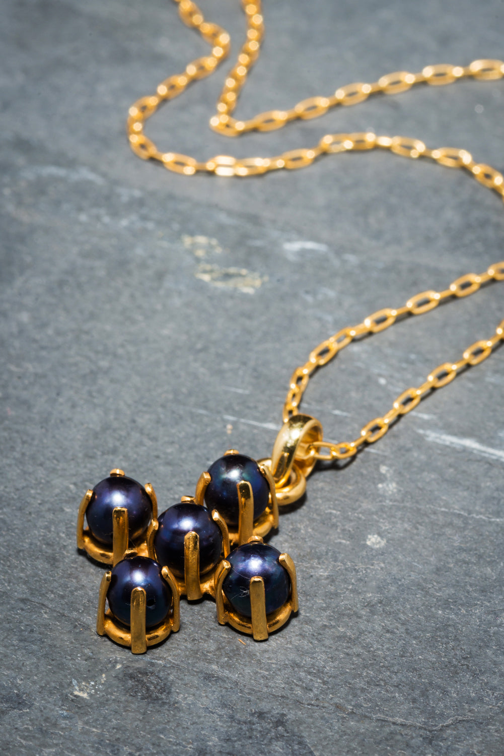 BLACK PEARL CROSS PENDANT GOLD 41cm
