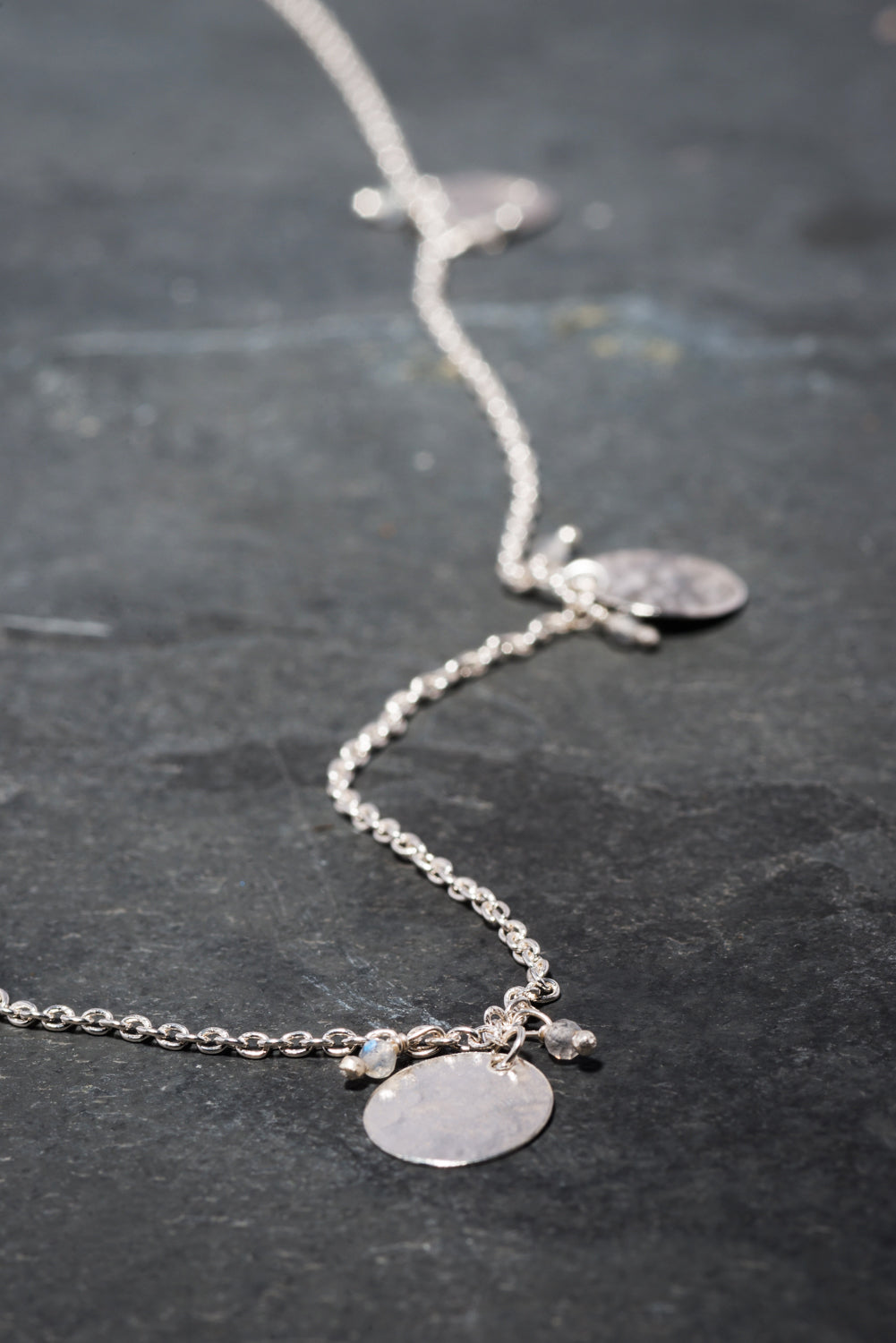 LABRADORITE FIVE DISC NECKLACE SILVER