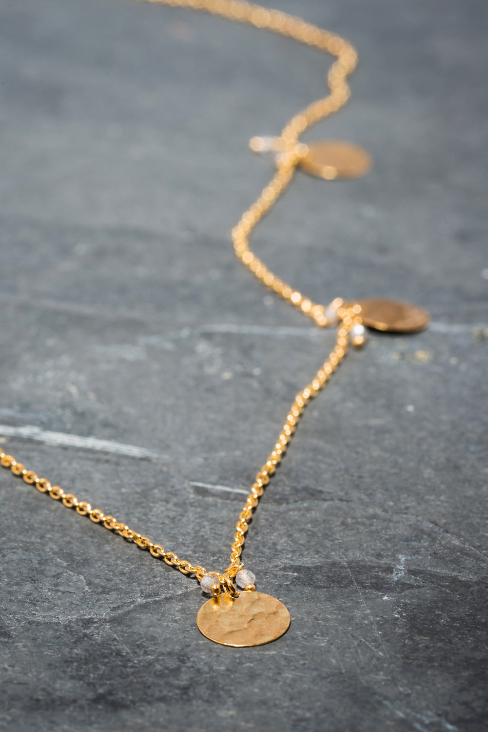 LABRADORITE FIVE DISC NECKLACE GOLD