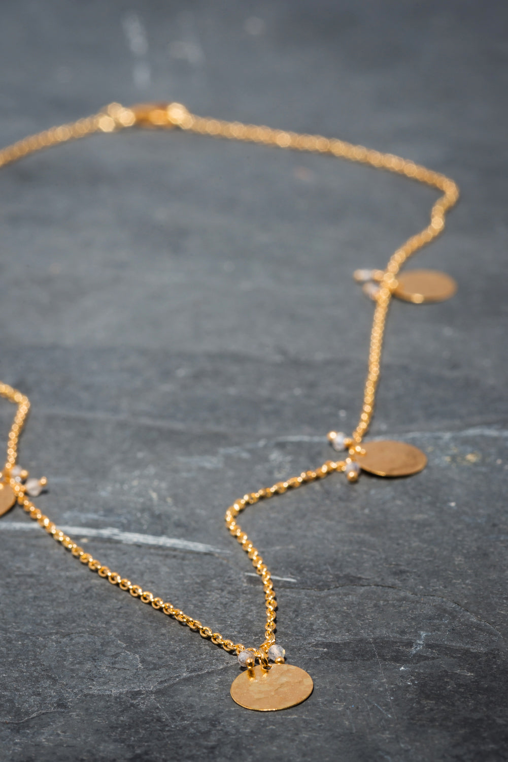 LABRADORITE FIVE DISC NECKLACE GOLD