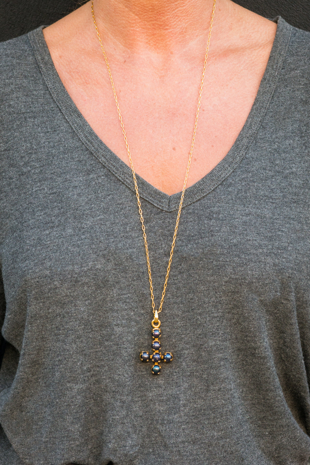 6 BLACK PEARL CROSS PENDANT GOLD 75cm