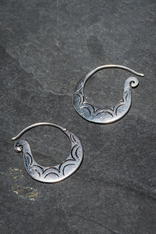 SACRED SPIRAL MINI EARRINGS SILVER