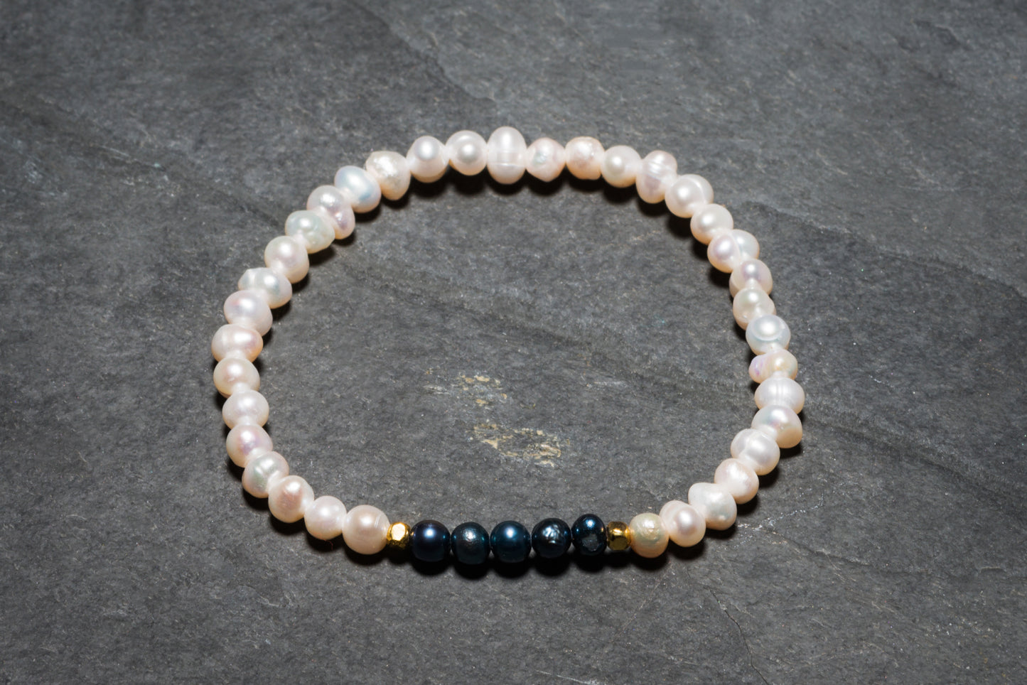 DARK MOON PEARL BRACELET