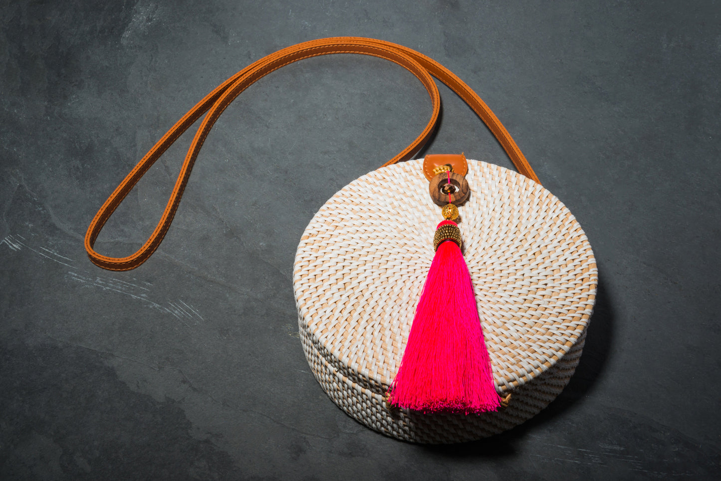 CROSS BODY RATTAN TASSEL BAG NEON PINK