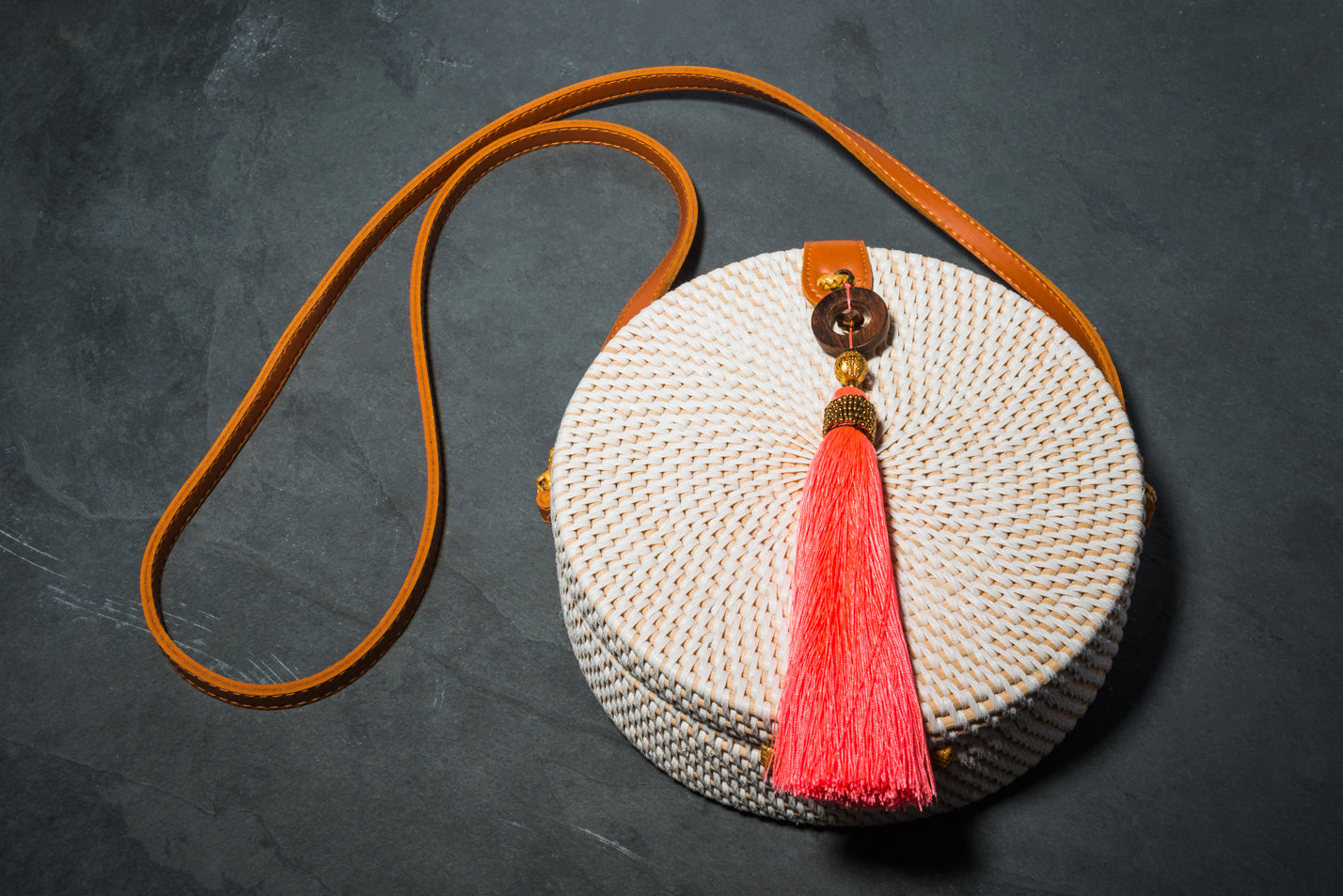 CROSS BODY RATTAN TASSEL BAG CORAL ISLAND