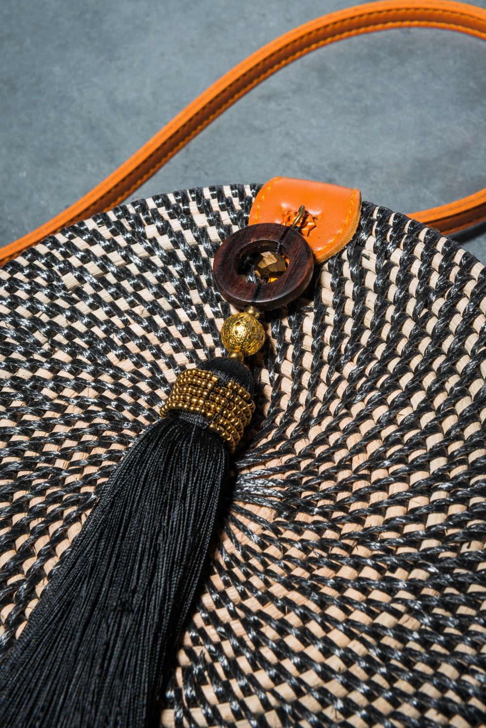 CROSS BODY RATTAN TASSEL BAG BLACK