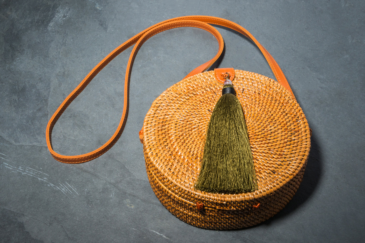 CROSS BODY RATTAN TASSEL BAG NATURE SAFARI