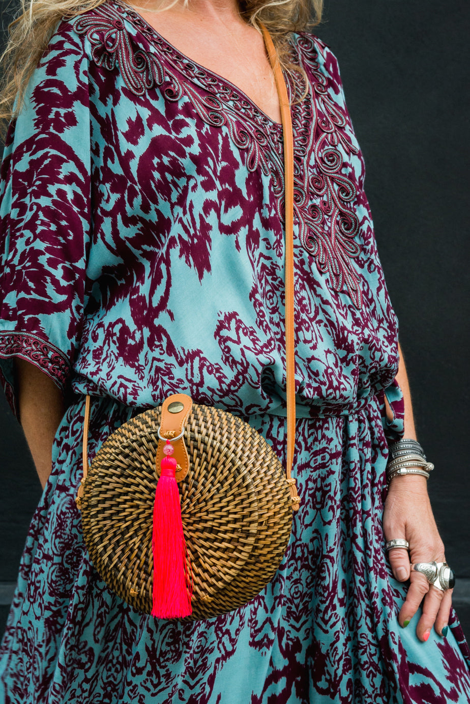 CROSS BODY RATTAN TASSEL BAG NATURE PINK