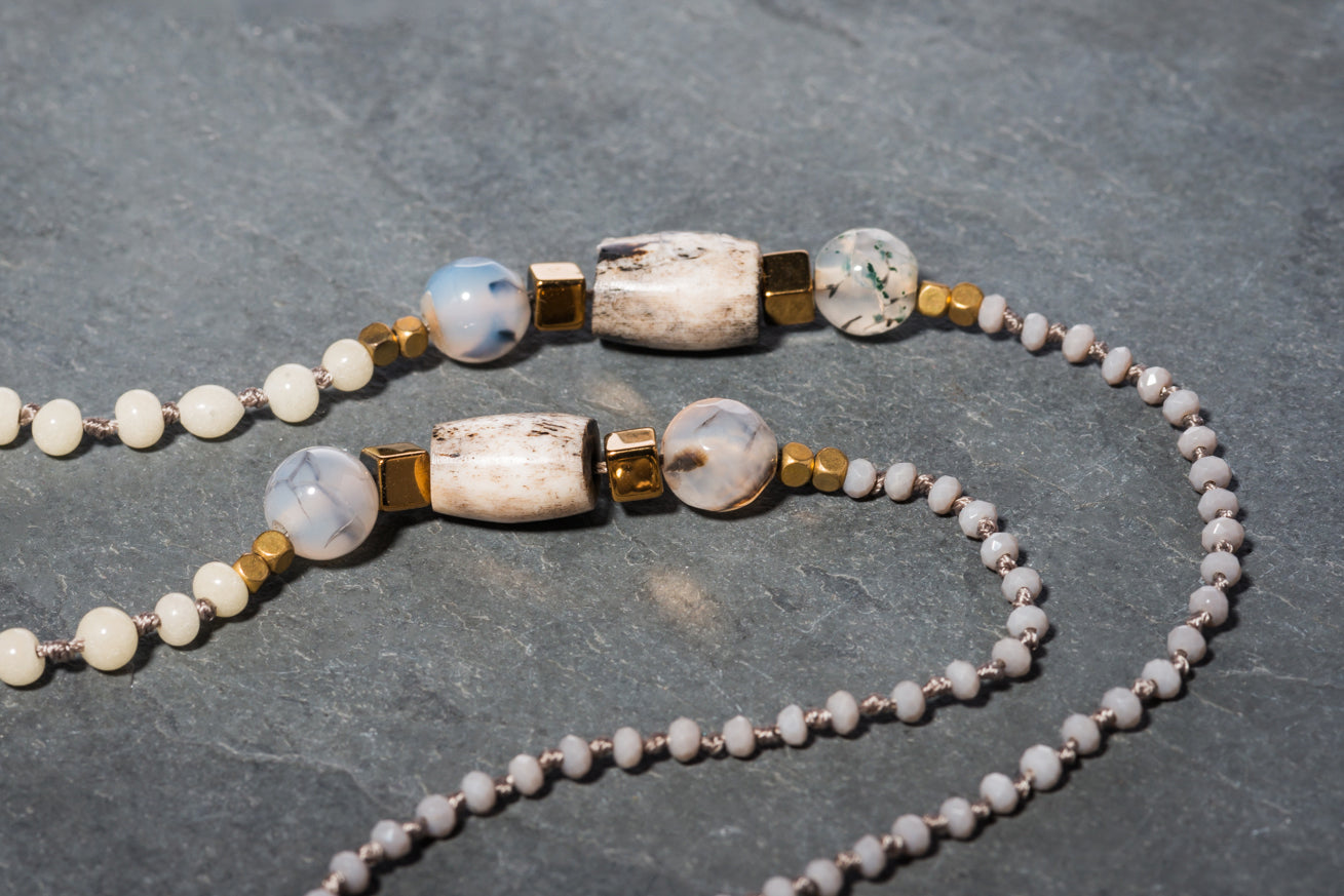 LIGHTNESS PRAYER HAND NECKLACE