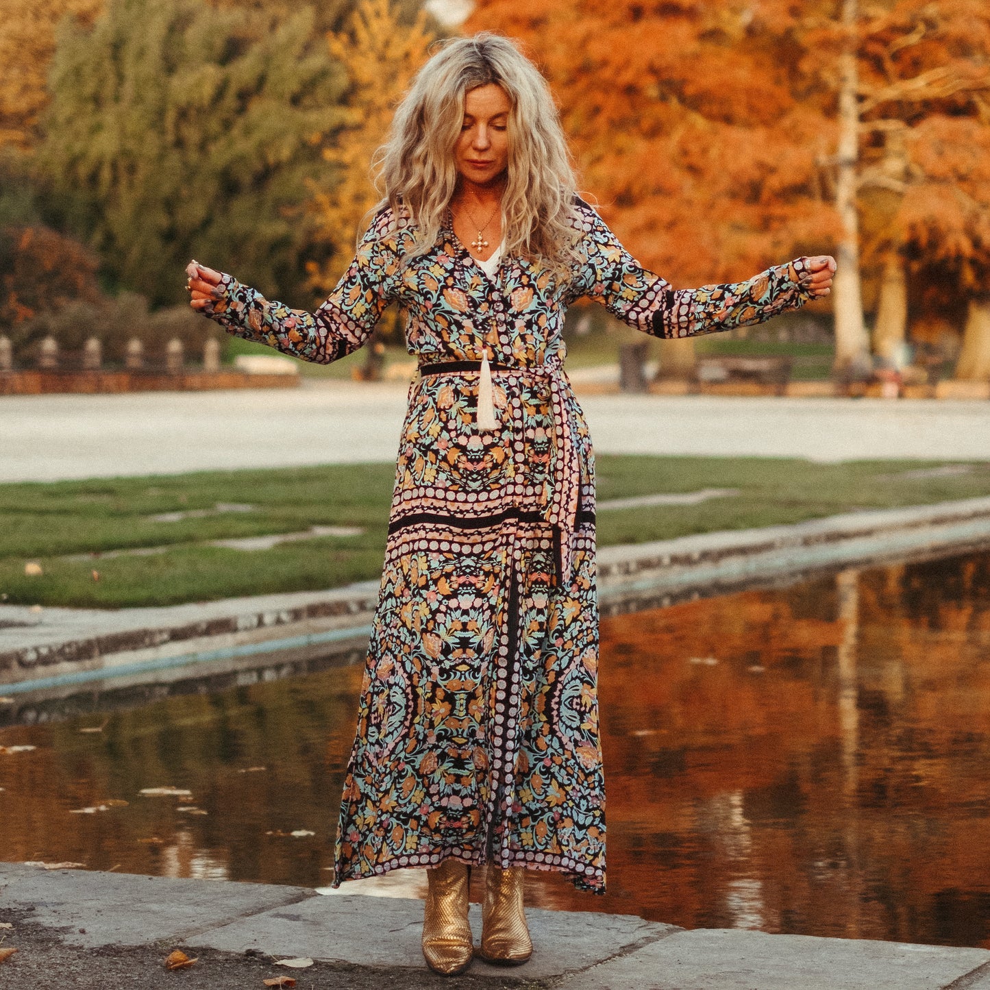 CALIFORNIA CHEMISE DRESS IN STARSTRUCK