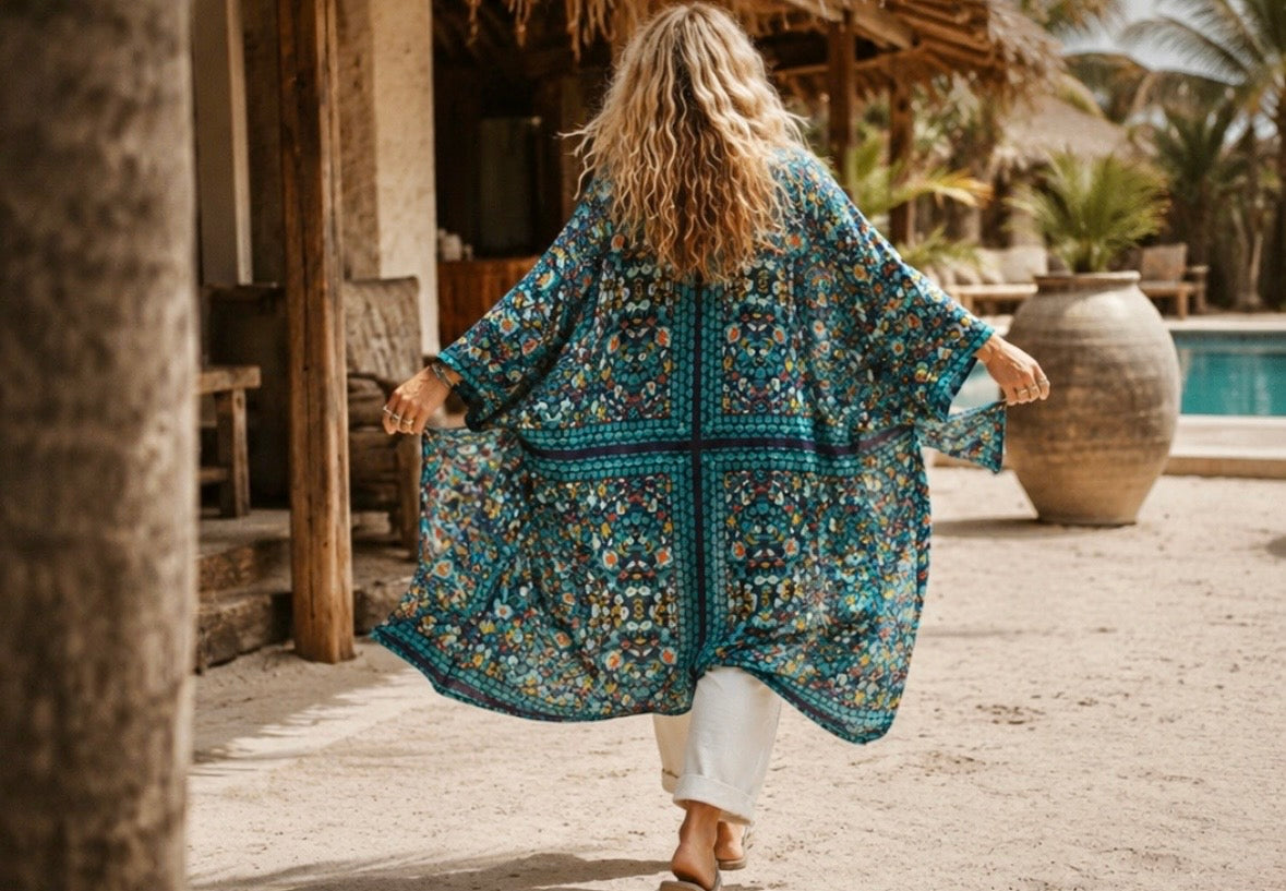 CALIFORNIA DUSTER ROBE IN POOLSIDE