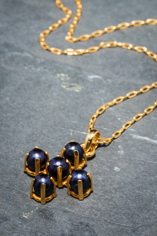 BLACK PEARL CROSS PENDANT GOLD 41cm